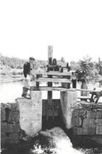 clary_lake_gate